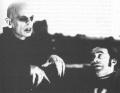 Graf Dracula (Klaus Kinski) mit seinem grössten Fan Renfield (Roland Topor)